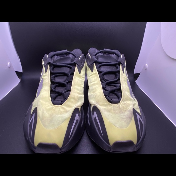 Yeezy Boost 700 MNVN - Picture 3 of 5